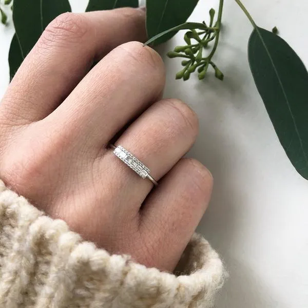 baguette_diamond_ring_grande.jpg baguette_diamond_ring_grande.jpg